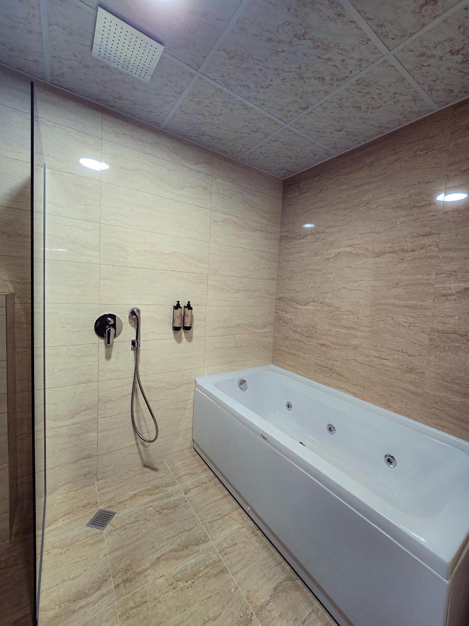 Комплекс Бабенец Hotel Gorna Orjachovitsa Buitenkant foto
